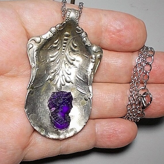 SALE Tiny 1910 Amethyst Glass Cameo w/ Downton Ab… - image 2