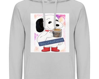 Sudadera con capucha inspirada en Snoopy "Stay Unbothered" – Sudadera con capucha gráfica cómoda y de tejido grueso, sudadera para amantes del café, jersey de estilo urbano relajado.