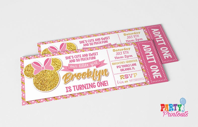 K&ouml;nnte beinhalten: Rosa-goldene Geburtstagsparty-Tickets mit Minnie-Maus-Motiv. Auf den Tickets steht "Brooklyn wird eins!" und enthalten Veranstaltungsdetails. Das Design zeigt einen goldglitzernden Minnie-Maus-Kopf und eine Schleife.