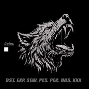 Puede incluir: Un diseño de bordado en tono plateado de una cabeza de lobo gruñendo de perfil sobre un fondo negro. La imagen incluye el texto Color: seguido de un cuadrado blanco, y el texto DST. EXP. SEW. PES. PEC. HUS. XXX en la parte inferior.