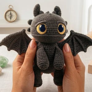 Virkmönster för svart drake Virkmönster för arbetsstation med drake PDF på engelska, spanska, franska amigurumi, digital nedladdning