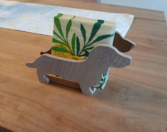 Handcrafted wooden dachshund napkin holder – a charming table decoration for dog lovers, available in oak or beech.