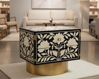 Mesita de noche artesanal con incrustaciones de hueso y base de latón, mesita de noche de 2 cajones, mesa auxiliar floral de lujo, mesa auxiliar Art Déco hecha a mano.