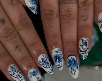 Blaue und weiße Blumen und Vogel Nail Art, blaue und weiße Porzellandruck Press On Nails, handgemachte benutzerdefinierte Nägel