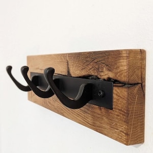 Altholz Garderobe Eiche massiv | Hakenleiste Schwarz Matt flächenbündig | Wandgarderobe modern Holz handgemacht 30cm | Handtuchhalter