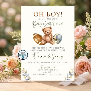 Puede incluir: Una tarjeta de invitación para baby shower con una ilustración en acuarela de un oso de peluche marrón sentado entre un balón de fútbol americano y un casco azul. El texto dice OH BOY! KICKING OFF Baby Smith's arrival, Emma & James y detalles.