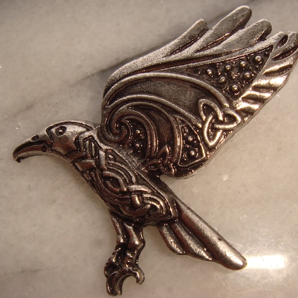 Pagan Celtic Knot Morrigan Flying Crow W Triquetra On Wing w Crow Toggle