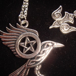 Celtic Pagan Morrigan Flying Crow Raven w Pentacle DblSided w Crow Toggle