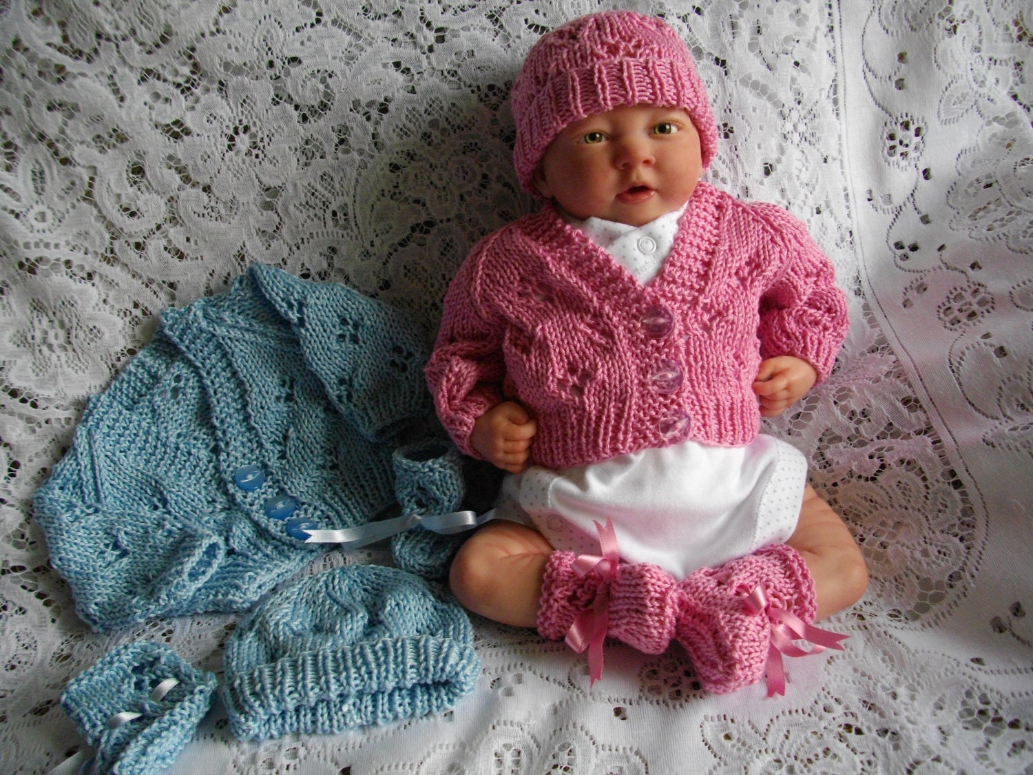 Patron de tricot Non. 15 Premature Baby Cardigan Hat