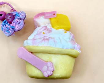 Squishy de cupcake pastel con llavero, juguete blando de comida kawaii de crecimiento lento, lindo regalo para ella, llavero con chispas incluido