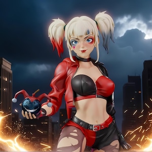 Può includere: Statuetta di un personaggio femminile con codini biondi, ciocche rosse e blu e un completo rosso e nero. Tiene in mano una bomba blu e rossa con una faccia sorridente. Lo sfondo presenta un paesaggio urbano e fulmini.