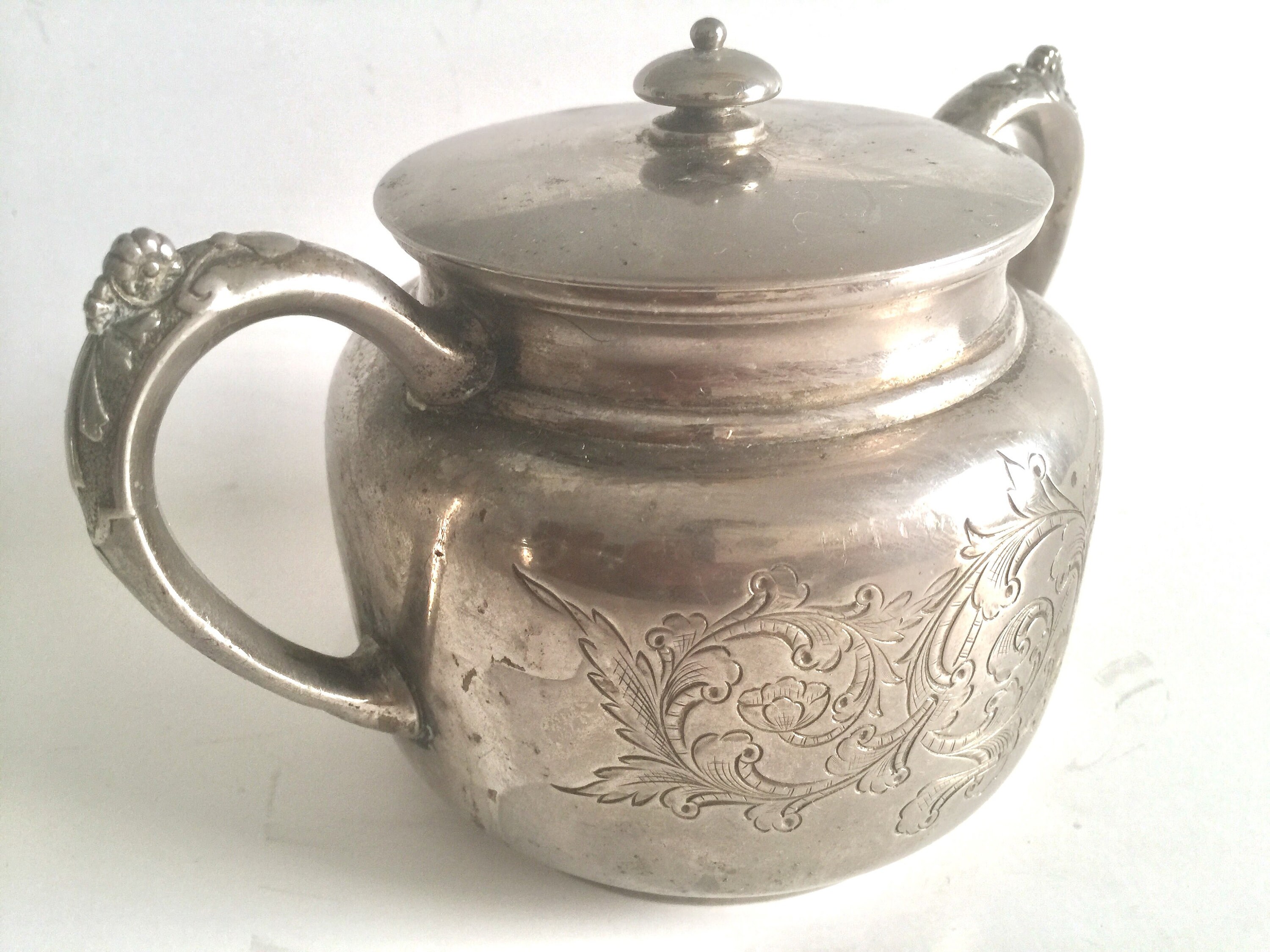 Vintage Hard White Metal Pitcher #190 Middleton Plate Company –  Williamsburg Antique Mall