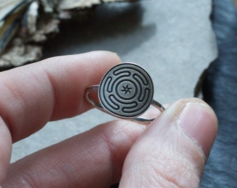 Hecate's Wheel - Silver Witch Ring - Strophalos of Hekate - Moon Goddess - Witchy Woman - Witchcraft Ring