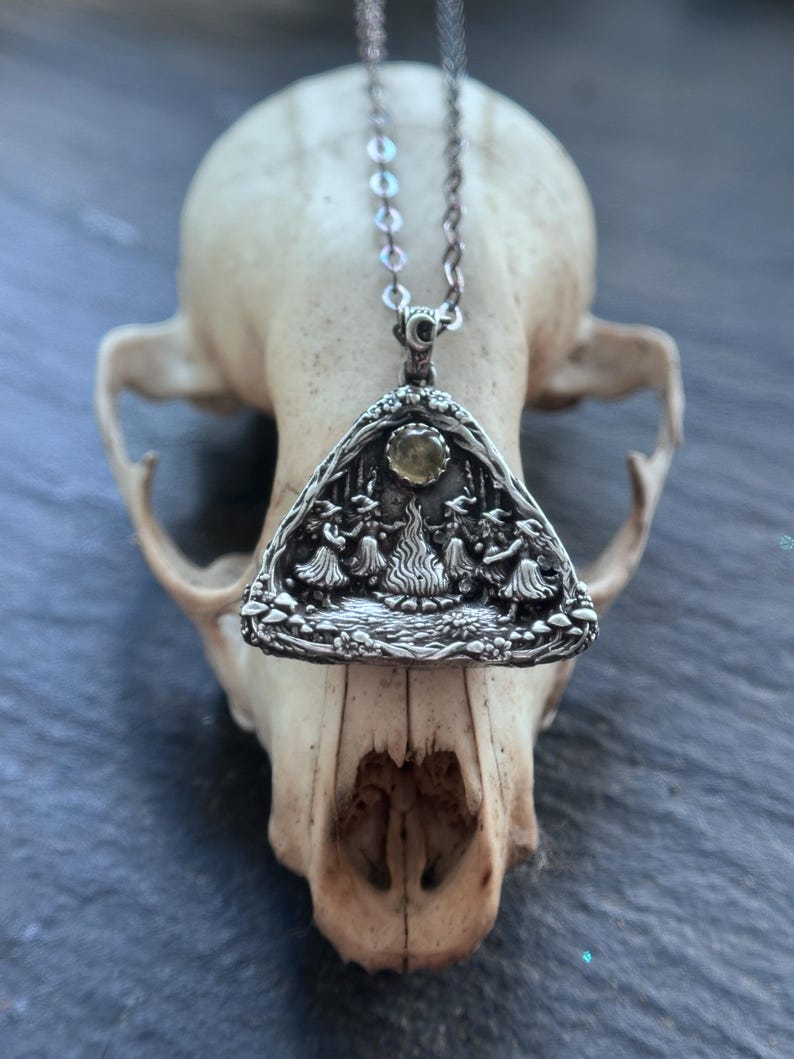 Walpurgisnacht Hexe Anhänger Pagan Schmuck Citrin Halskette Okkulter Talisman Gothic Amulett Lagerfeuer Ritualschmuck Wicca spirituelles Geschenk Bild 5