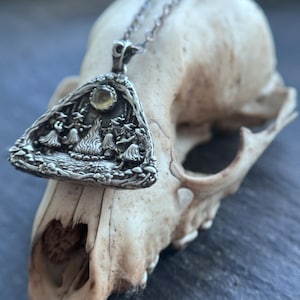Walpurgisnacht Hexe Anhänger Pagan Schmuck Citrin Halskette Okkulter Talisman Gothic Amulett Lagerfeuer Ritualschmuck Wicca spirituelles Geschenk Bild 4