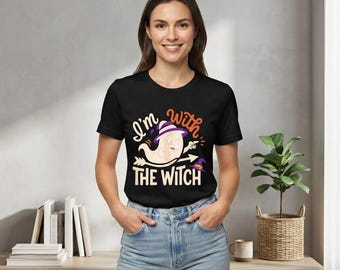 私は魔女の幽霊と一緒です ハロウィンシャツ、面白い不気味な季節のTシャツ