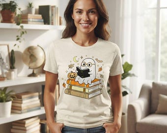 幽霊が本を読んでいるTシャツ、ハロウィンの読書好きTシャツ、不気味な秋のグラフィック