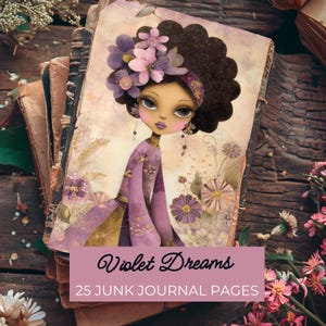 Può includere: Una pila di libri vintage con una stampa d'arte digitale. La stampa mostra una donna con un vestito viola e un copricapo floreale. Il testo sulla stampa recita "Violet Dreams" e "25 pagine di diario spazzatura" su uno striscione rosa.