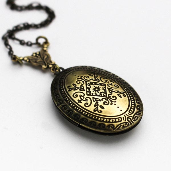 Romantic Antique Brass Locket Necklace, Vintage Locket Necklace, Anniversery Gift, Birthday Gift