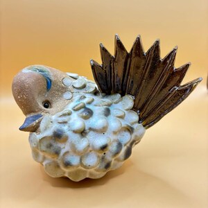 Vintage skandinavisk keramikfågel – handgjord studioskulptur i keramik – designad av den svenske keramikern Curt M. Addin.