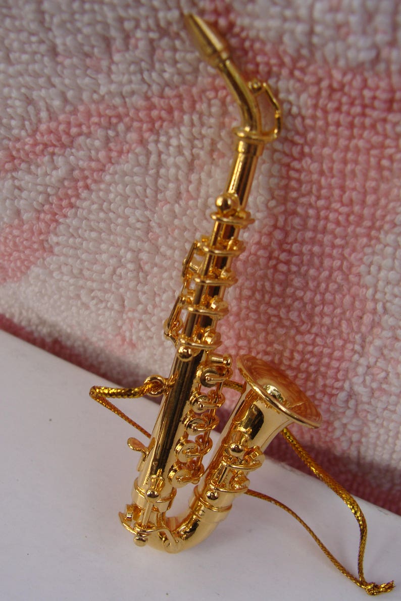 Broadway Gift Co. Miniature Goldtone Saxophone 3 Inch Brass Fashion Lapel Brooch Pin With Red Velvet Lined Instrument Case