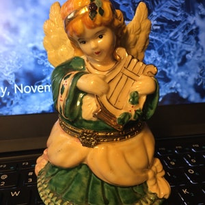 Angel Keepsake Box, Snap Closure, Gold Highlights, Harp, Vintage to the 1960&#39;s