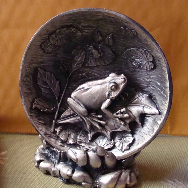 Pewter Frog Plate With Stand to Display It, 5 Inch Plate