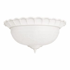 Puede incluir: Una lámpara de techo blanca y ornamentada. La lámpara tiene un diseño en forma de cuenco con un borde festoneado decorativo. La parte inferior presenta un patrón geométrico y floral. Una pieza terminal puntiaguda cuelga de la parte inferior.