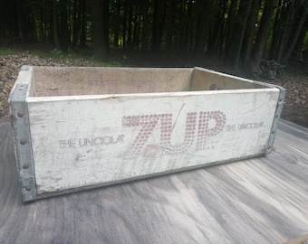 Vintage 7 UP Crate - White Crate - Pop Crate - Soda Crate Wooden Crate - Organization - Storage - Farmhouse