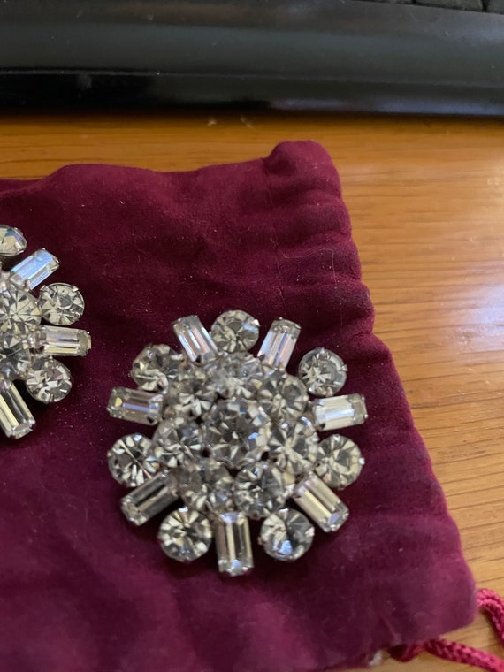 Vintage rhinestone round clip earrings. Baguettes 
