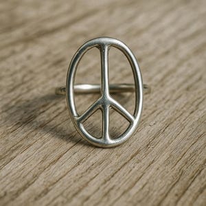 Pierścionek ze srebra próby 925 ze znakiem pokoju | Srebrny pierścionek w stylu hippie boho | Minimalistyczny pierścionek z symbolem | Ręcznie robiona biżuteria unisex | Prezent dla niej i dla niego