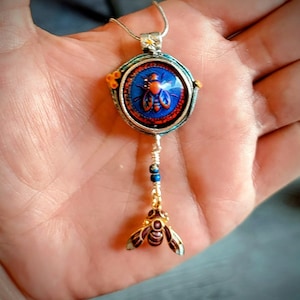 Mood Ring Handmade Bee Necklace Jewelry, Art Nouveau, Color Changing Round, Enamel Bee Charm