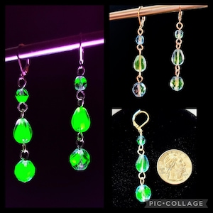 Pode incluir: Três pares de brincos pendentes com contas de vidro verde e transparente. Os brincos estão em uma corrente dourada.