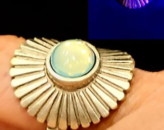 Anello Art Nouveau luminoso in vetro di uranio!!!