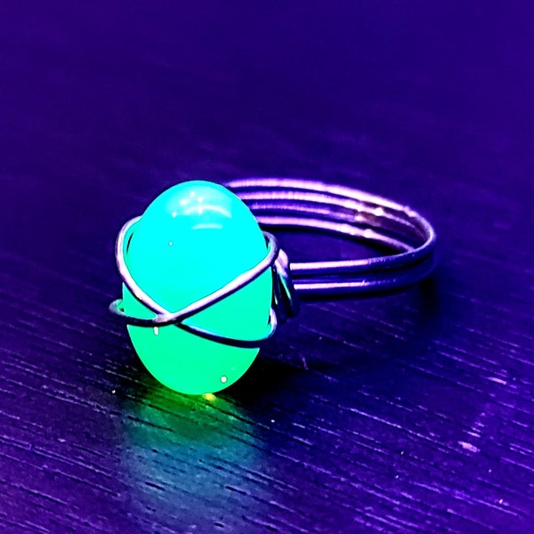 Uranium Glass Glowing Vaseline Ring!!!