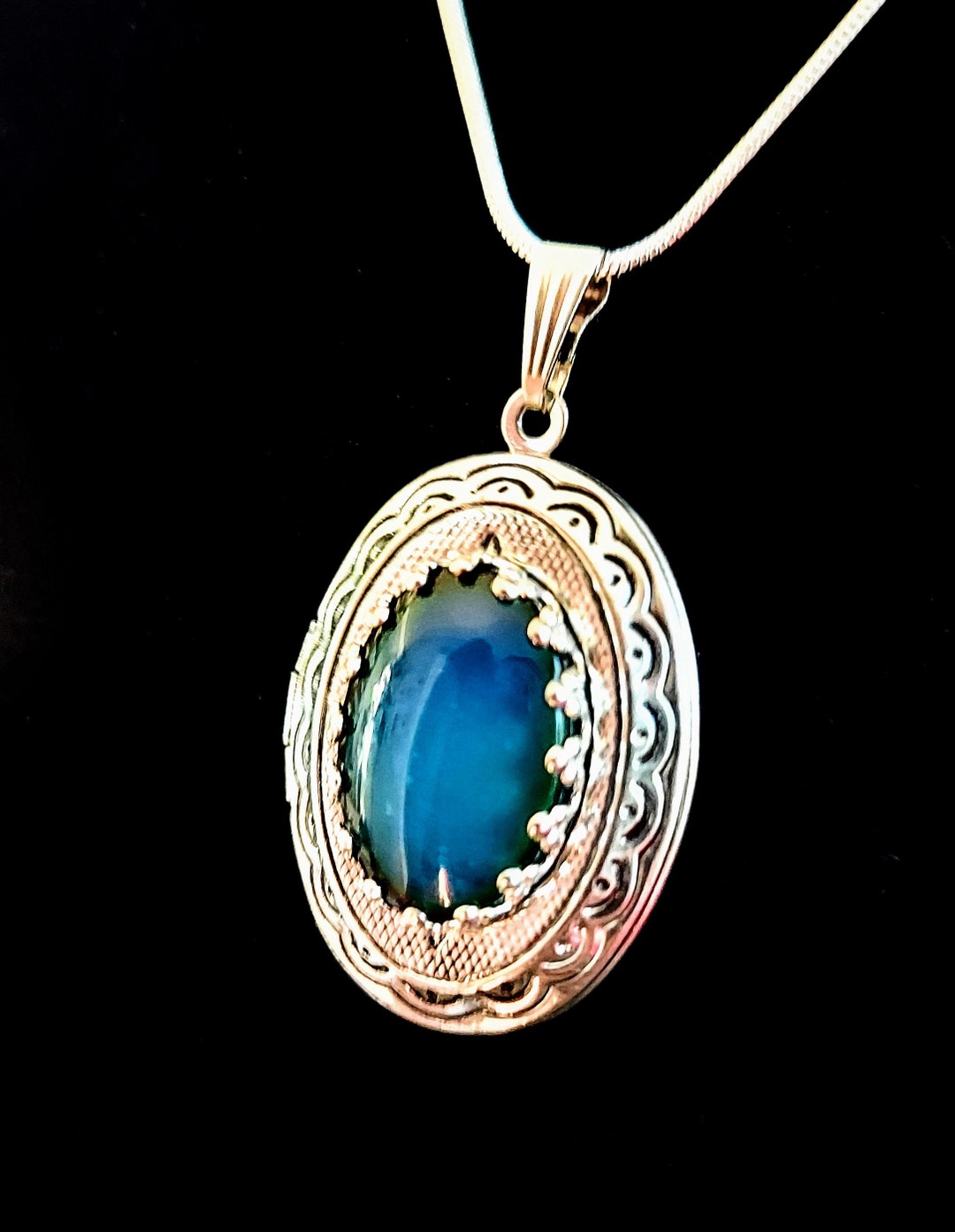 Mood Necklace Photo Locket Silver Handmade Vintage, Color Changing Oval