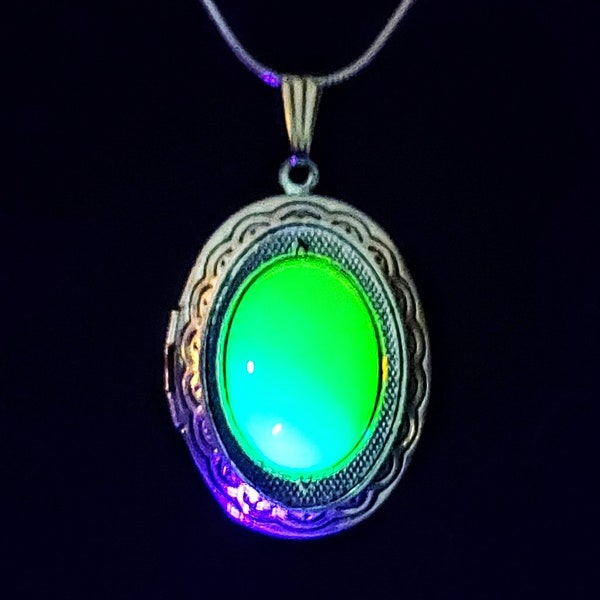 Uranium Glass Glowing Yellow & Silver Vintage Vaseline Faceted Fire-Polished Photo Locket!!!