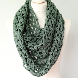 PDF Crochet Pattern. Lacy Shells Infinity Scarf. Eye-catching design. Beginner/Easy. Instant Digital Download.