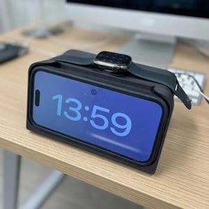 MagSafe Standby Dock für iPhone & Apple Watch | Version mit Hülle | Minimalistischer Ladeständer | Desk und Nachttisch Uhr Halter