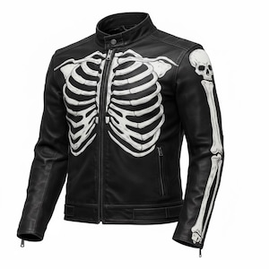 Könnte beinhalten: Schwarze Lederjacke mit weißem Skelett-Brustkorb-Design auf der Vorderseite und einem Schädel und Armknochen auf dem rechten Ärmel. Die Jacke hat einen Reißverschluss, einen Stehkragen und zwei Vordertaschen. Ein einzigartiges und kantiges Mode-Statement.