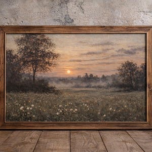 Può includere: Dipinto di paesaggio incorniciato che raffigura un tramonto su un campo di fiori selvatici. L'opera presenta una calda tavolozza di colori con un sole dorato, alberi e una cornice in legno. Il dipinto evoca un senso di tranquillità e bellezza naturale.
