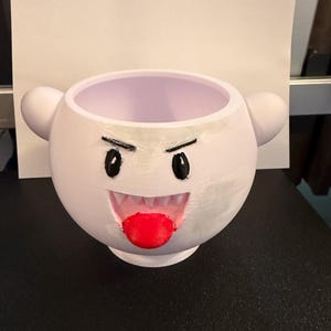 Maceta Boo: Maceta con el personaje del fantasma de Mario, con orificio de drenaje de 10 cm.