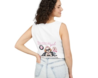 Camiseta sin mangas unisex de algodón teñido con estampado de Shih Tzu conduciendo un BMW.