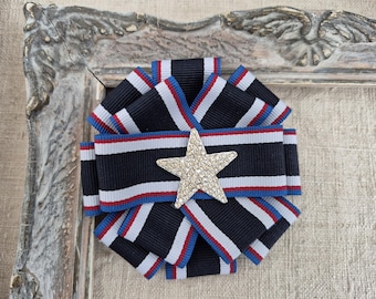 Blå Röd Vit Rosettbandbrosch