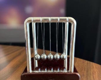 Vintage Style Newton’s Cradle: Classic Metal Pendulum for Kinetic Desk Decor and Nostalgic Fun