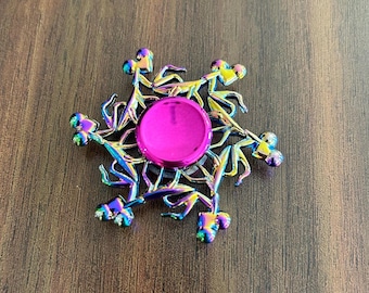 Iridescent Praying Mantis Fidget Spinner | Handheld Sensory Toy