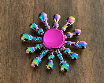 Rainbow Droplet Burst Fidget Spinner, Metal Iridescent Crown Kinetic Desk Toy, Shimmering Multi-Arm Spinner