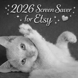 Puede incluir: Imagen en blanco y negro de un gato crema acostado boca arriba, con una pata sobre la cara. El texto "2026 Screen Saver for Etsy" está en la parte superior, con un corazón.