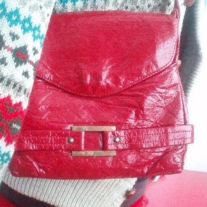 Vintage Shoulder-Bag from the 70ies - Bright Red - Leatherette - Patent leather