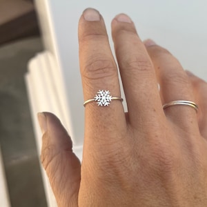 Bague flocon de neige, bague flocon de neige en argent sterling, bague boule à neige, bague flocon de neige fait main, bague neige, bague de Noël, chutes de neige, cadeau des fêtes